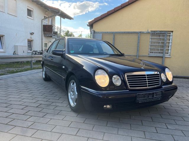 Mercedes-Benz E 230 AVANTGARDE