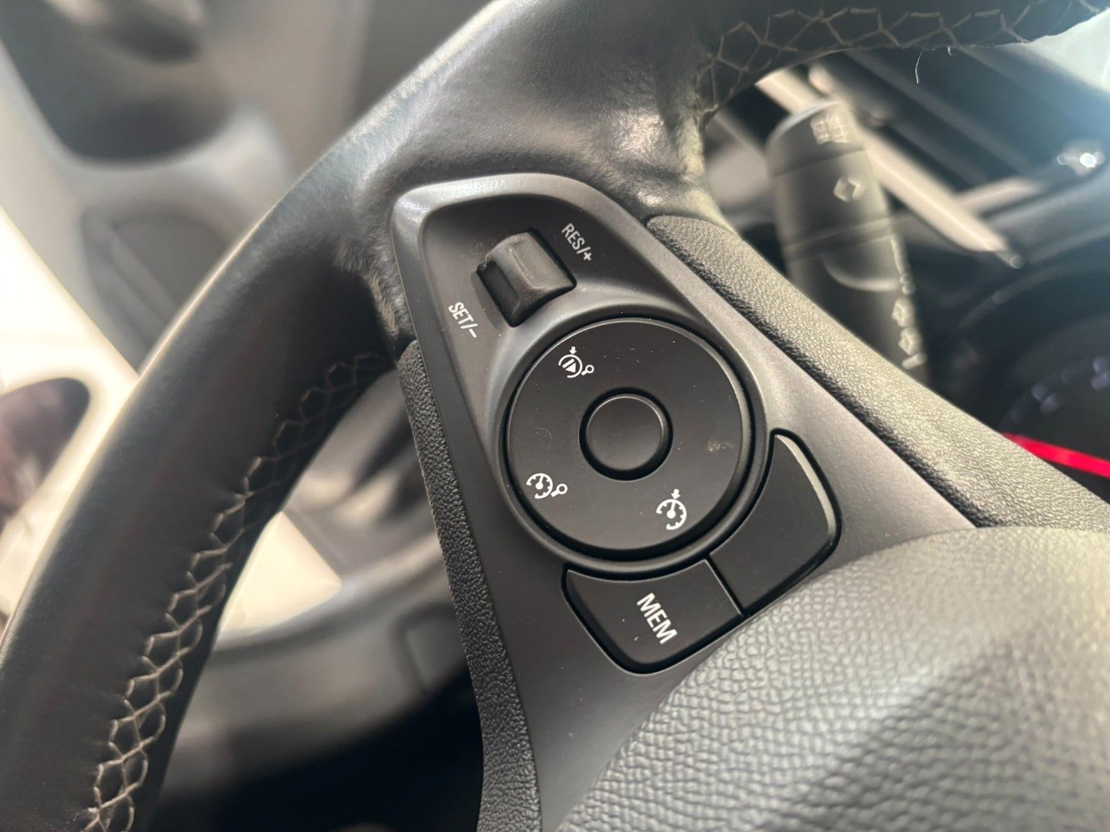 Fahrzeugabbildung Opel Corsa F 1.2 EDITION NAVI/LED/TEMP/PDC/SPORT/DAB+