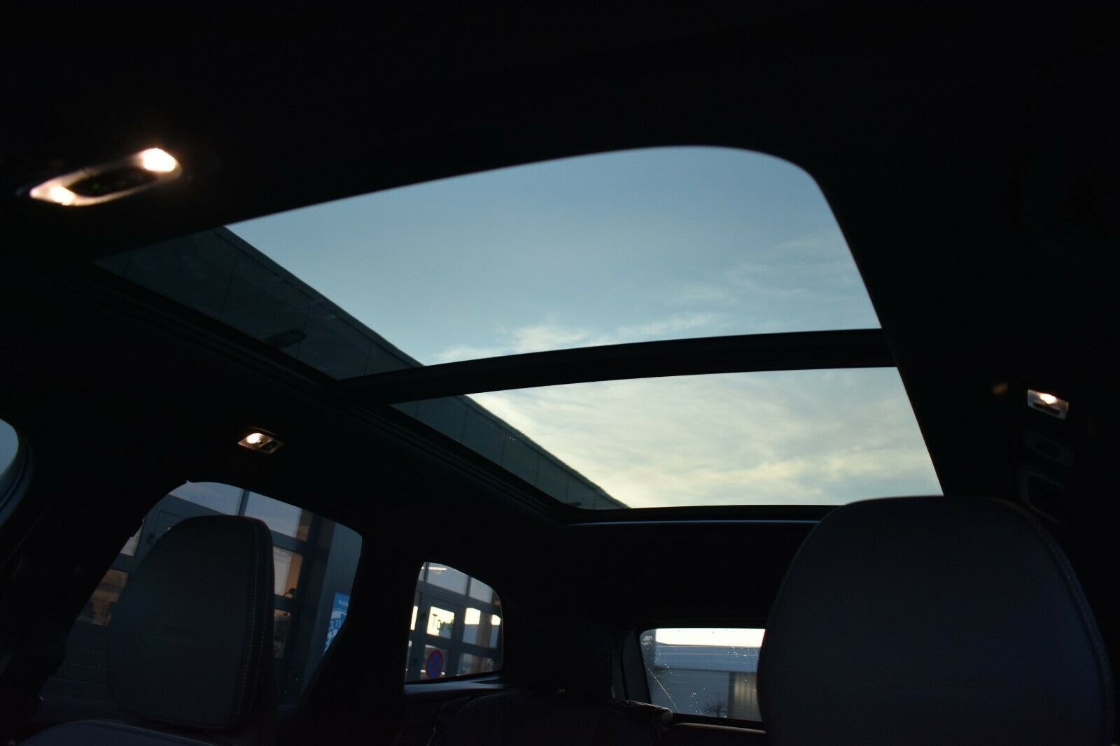 Fahrzeugabbildung Volvo XC60 T8 Twin Engine R-Design*RFK*Lhzg*Mietkauf