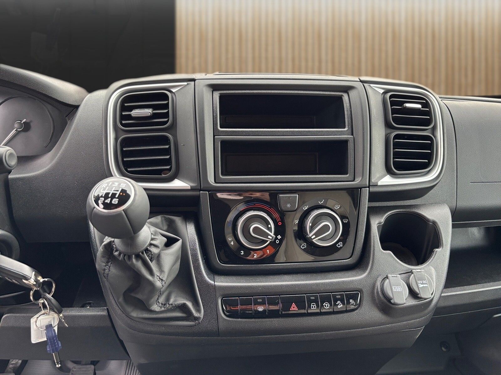 Fahrzeugabbildung Etrusco T 6900 SB Elek. Hubbett, Solaranlage 120W