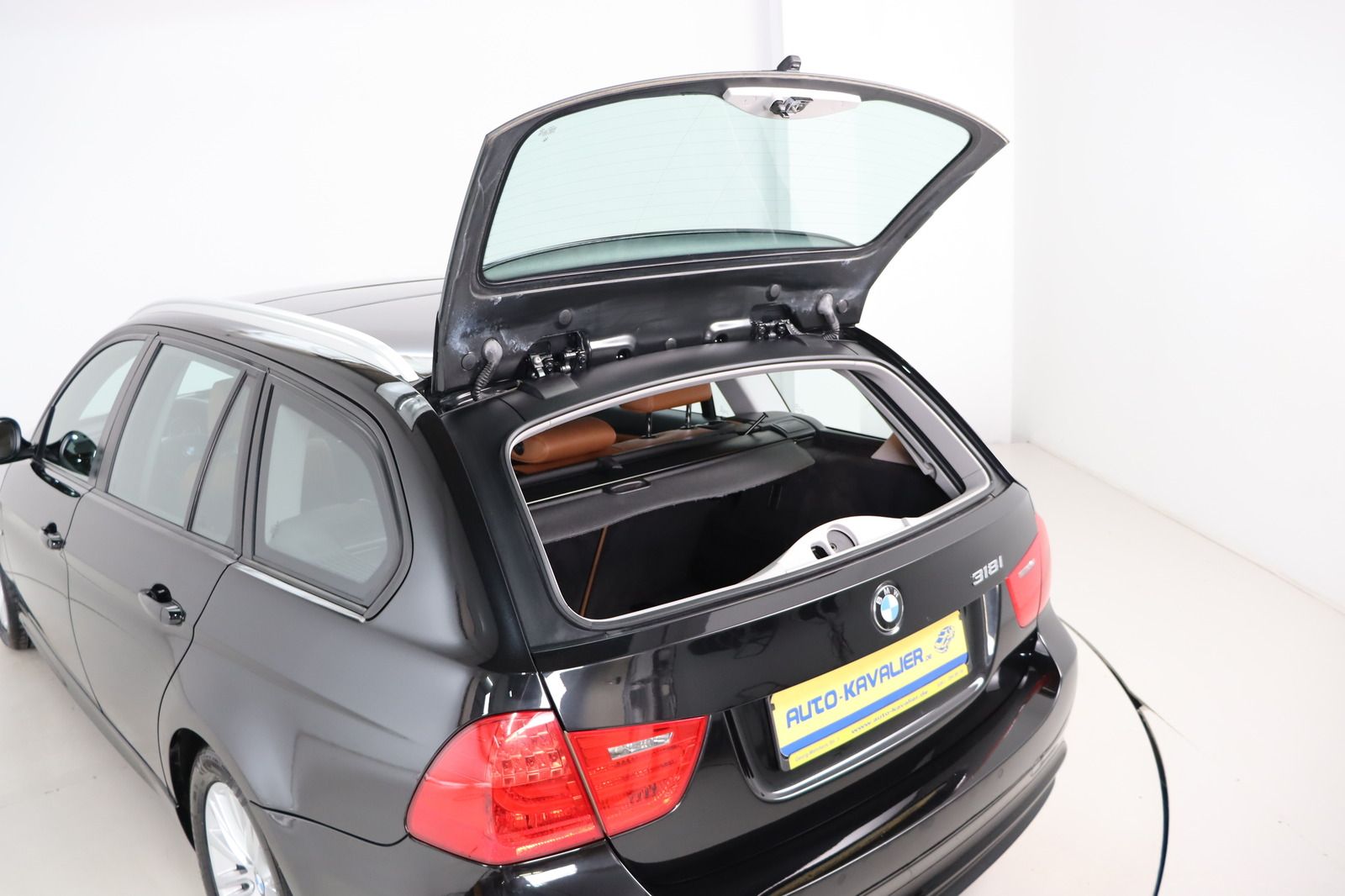 Fahrzeugabbildung BMW 318 i Touring * Xenon * Leder * Pano *