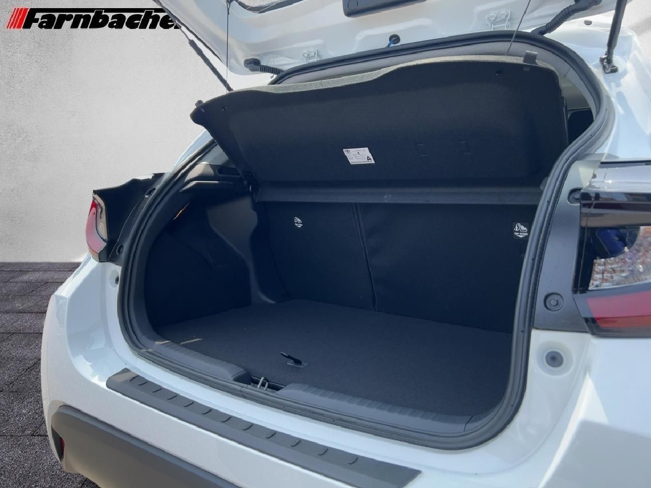 Fahrzeugabbildung Toyota Yaris 1,5 Hybrid Business Edition