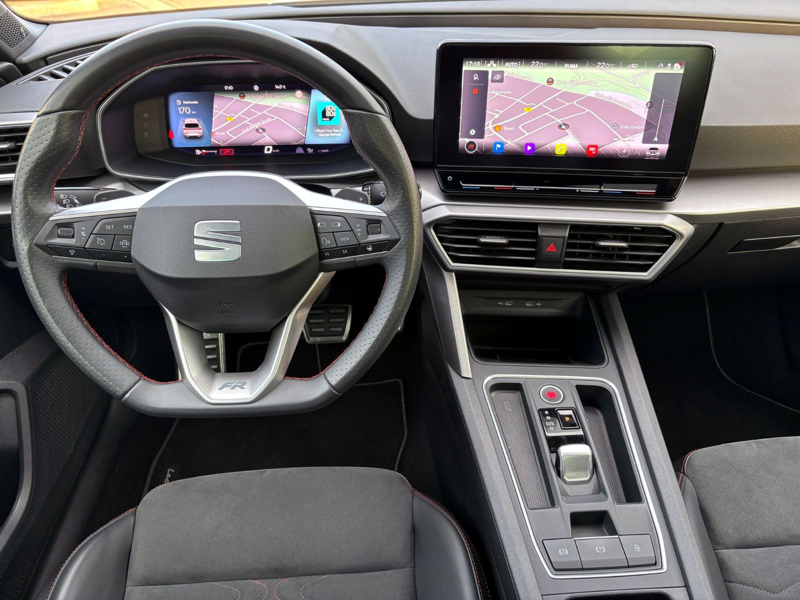 Fahrzeugabbildung SEAT Leon 1.5eTSI DSG FR LED ACC eGSD KAM CarPlay SHZ