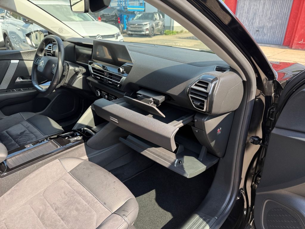 Fahrzeugabbildung Citroën C4 PureTech 130 Stop&Start EAT8 MAX*Alcantara