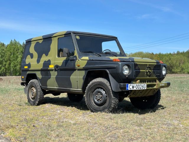 Mercedes-Benz 240GD Cargo radio car
