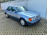 Mercedes-Benz Mercedes 230E W124 - Mercedes-Benz 230 in Duisburg