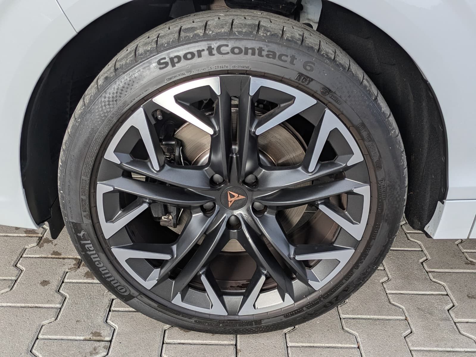 Fahrzeugabbildung CUPRA Terramar 2.0 TSI 4D VZ HUD*MATRIX*PANO*DCC*20"