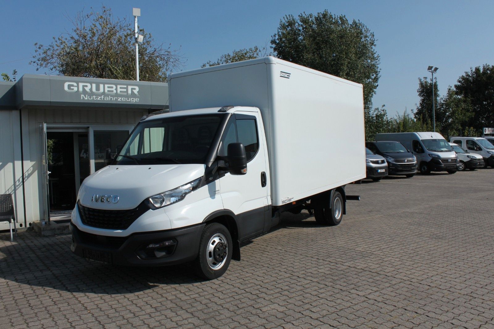 Fahrzeugabbildung Iveco Daily 35C16 Koffer LBW