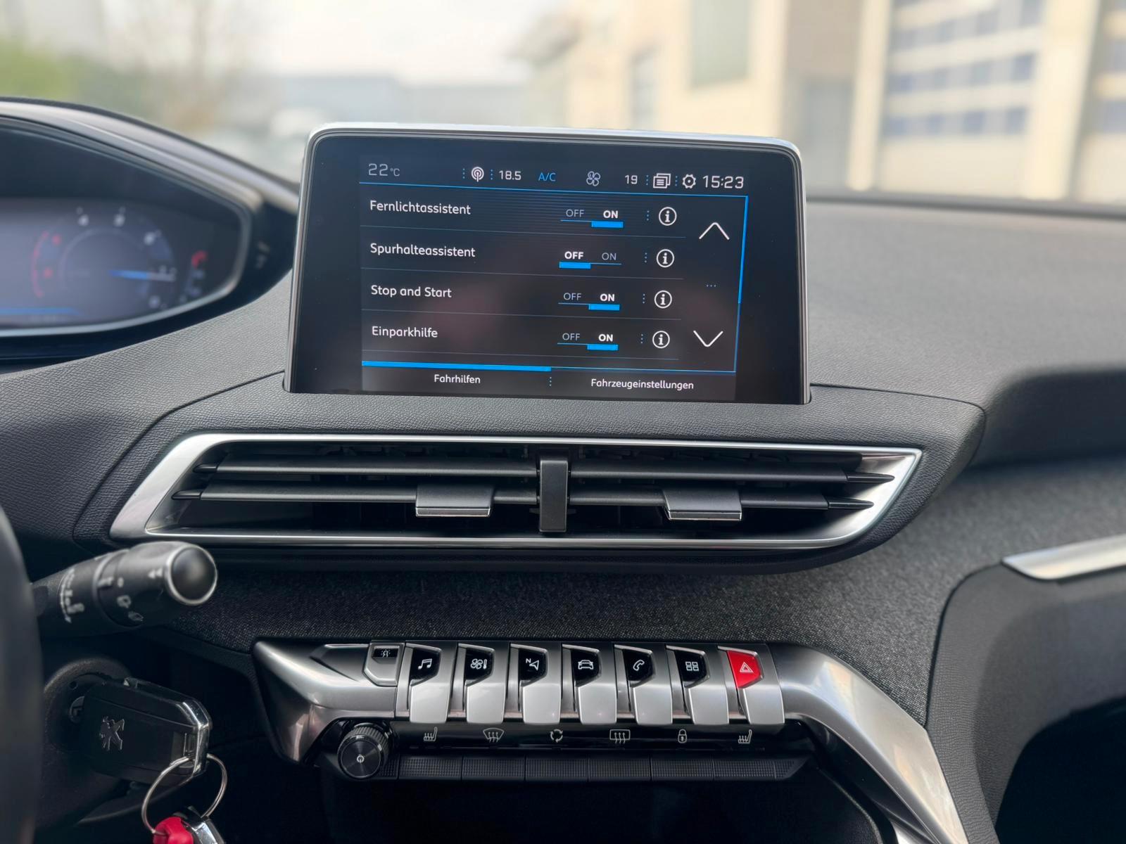 Peugeot 3008 Allure 1Hand 177Ps AHK TOP GEPFLEGT