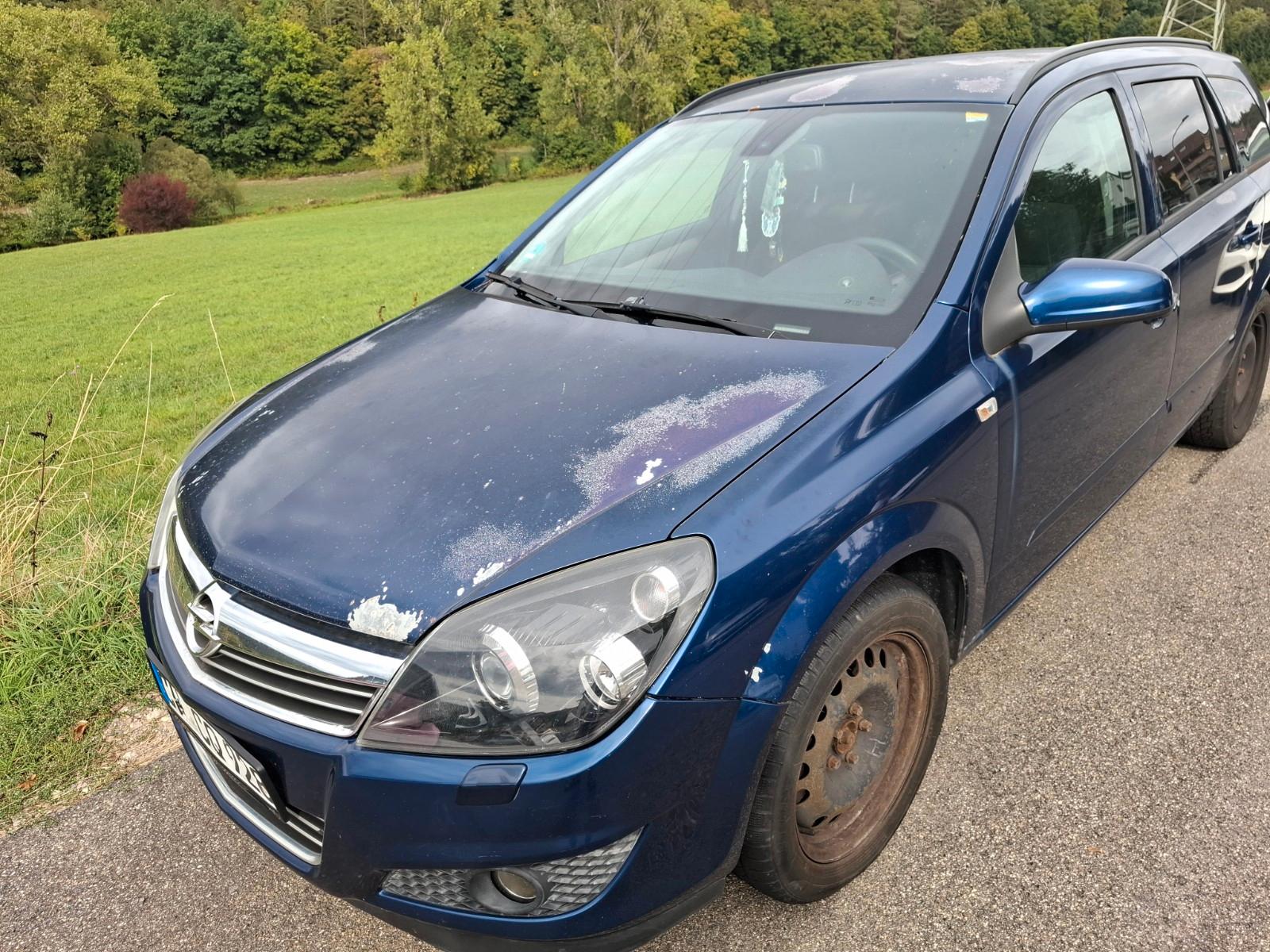 Opel Astra 2007 — rear view