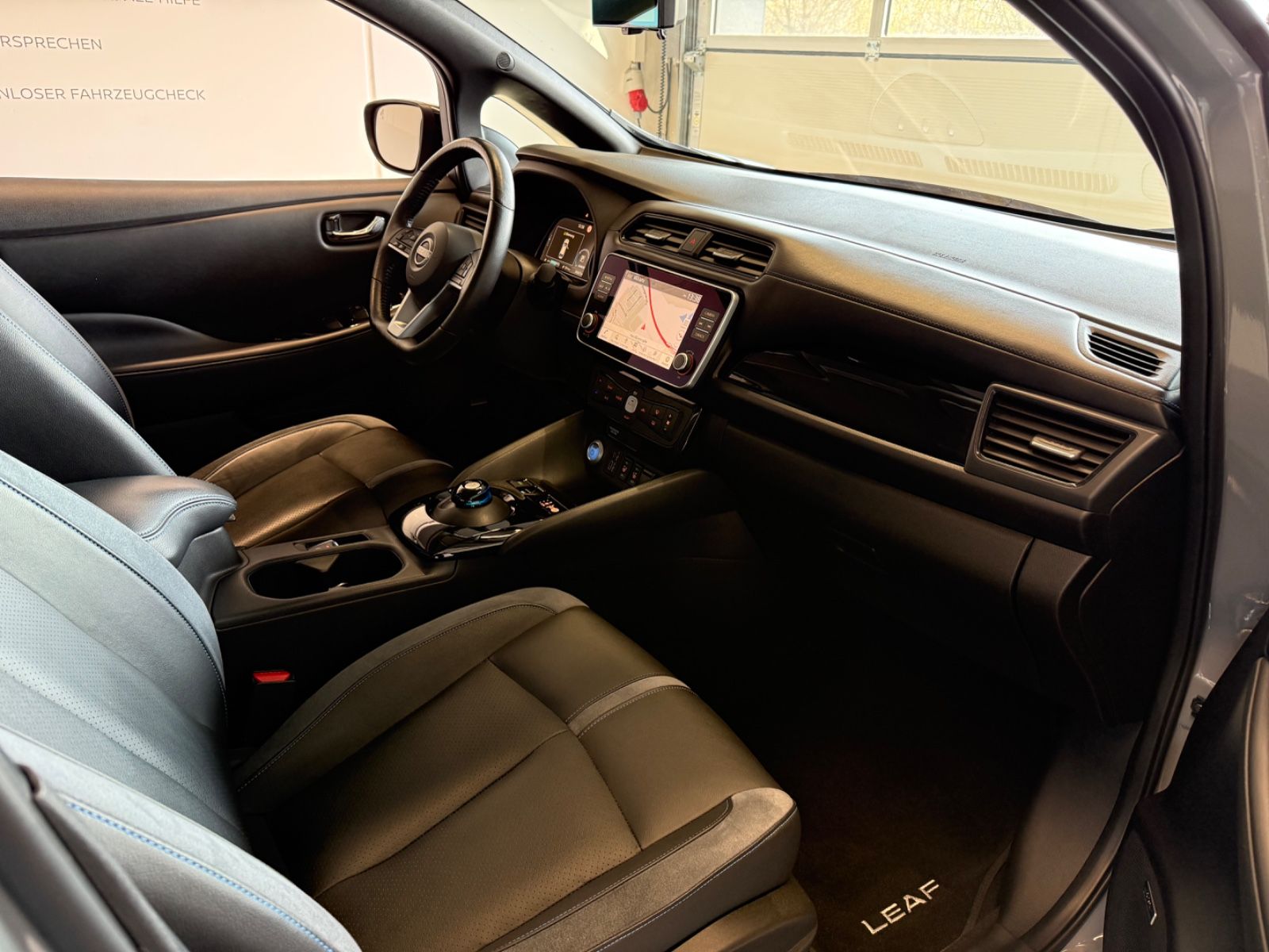 Fahrzeugabbildung Nissan Leaf Tekna Winter-Paket 2-Farb-Lackierung BOSE