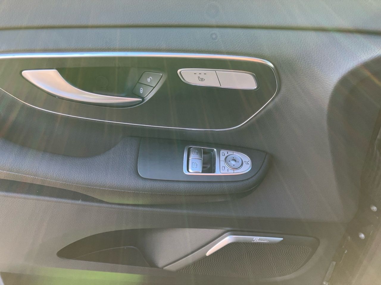 Fahrzeugabbildung Mercedes-Benz V 300 d STY/L 4x4 ALLRAD+AIRMATIC+PANO+AHK+LED
