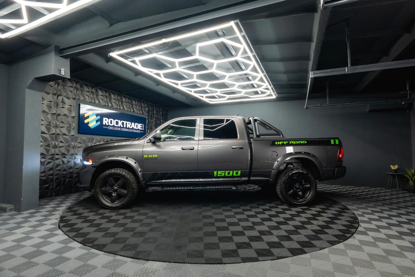 Fahrzeugabbildung Dodge RAM 5.7 V8 HEMI 4x4 OFFROAD Night-Paket LONGBED