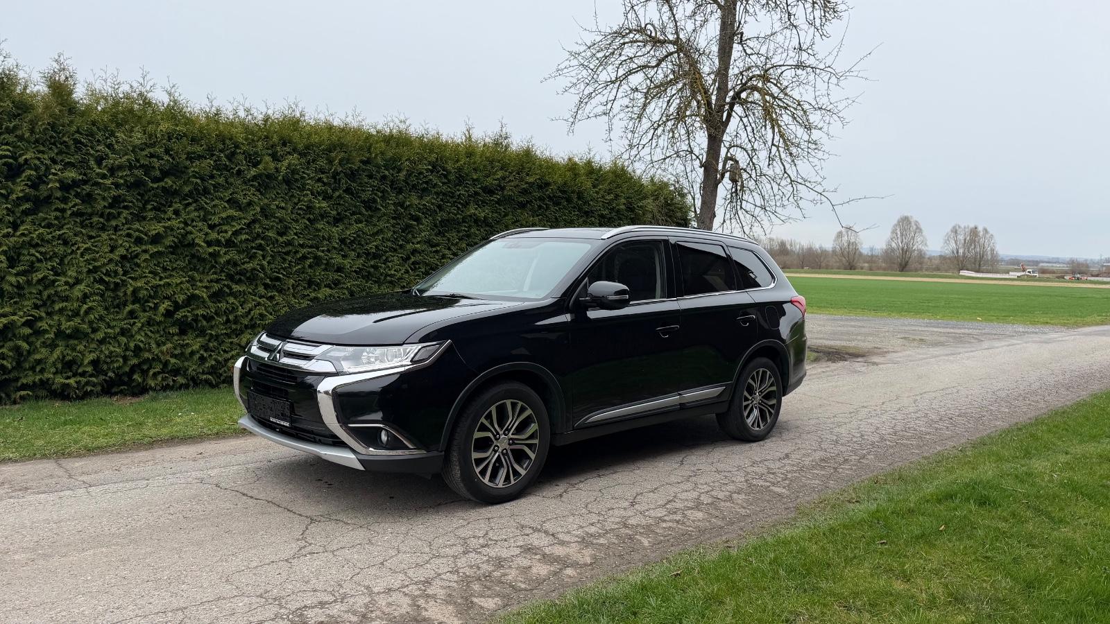 Mitsubishi Outlander Plus 4WD*7 SITZER*AUTOMATIK*TEMPOMAT