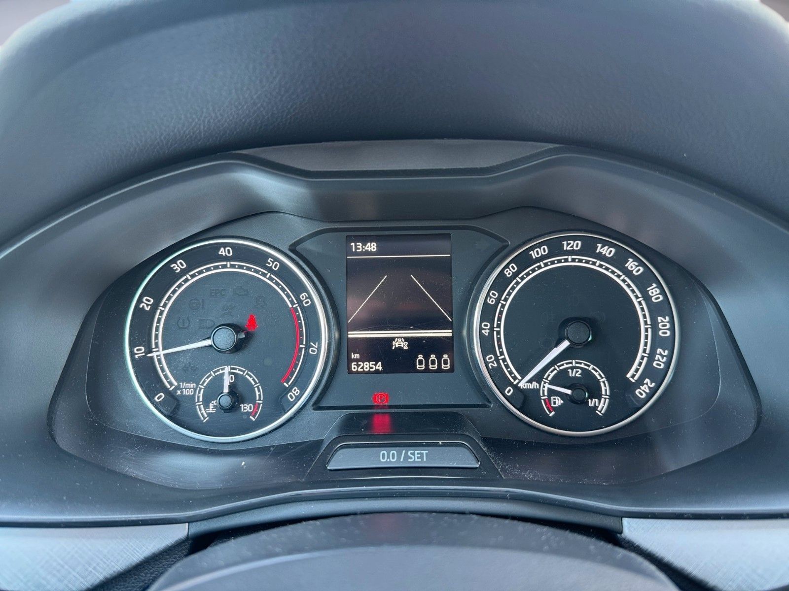 Fahrzeugabbildung SKODA Kamiq Ambition Tour 1.5 TSI