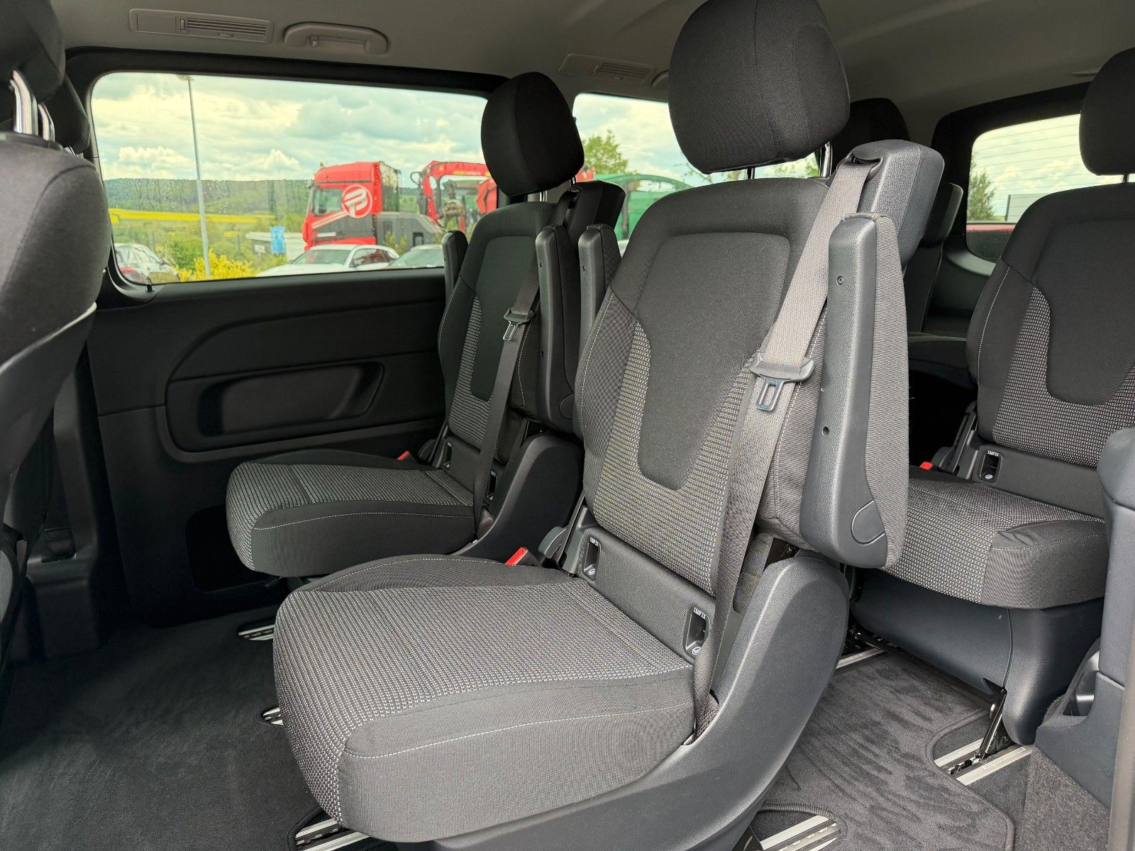 Fahrzeugabbildung Mercedes-Benz V 220 d DISTRONIC AHK 2,5to Standheizung