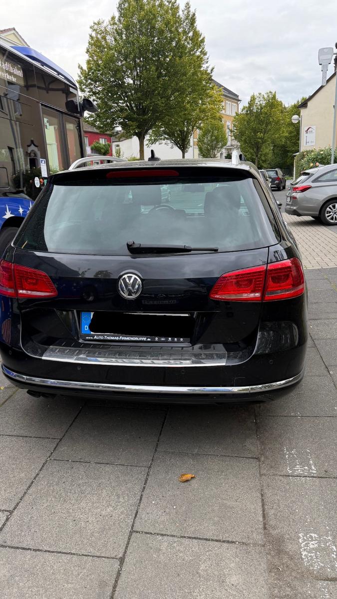 Volkswagen Passat 2011 — interior