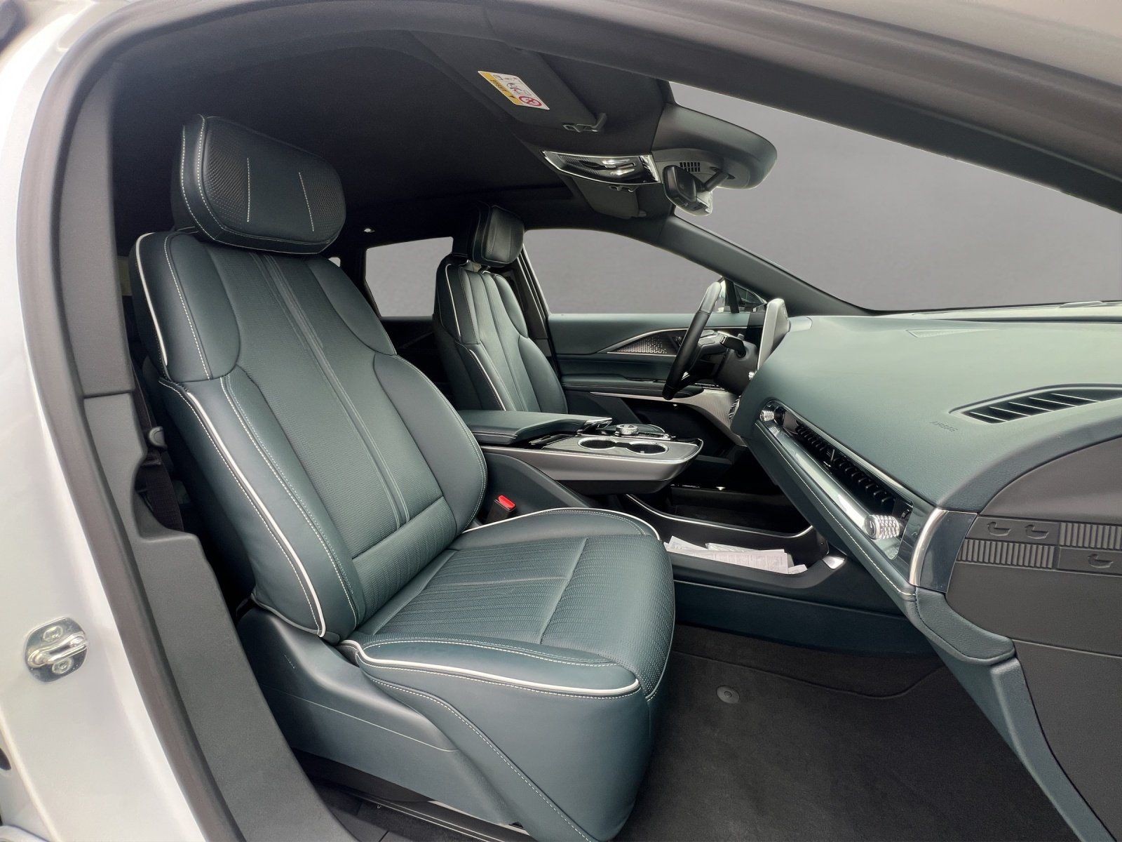 Fahrzeugabbildung Cadillac Lyriq AWD Sport/PANO-DACH/MASSAGE/AKG/ACC/360°KA