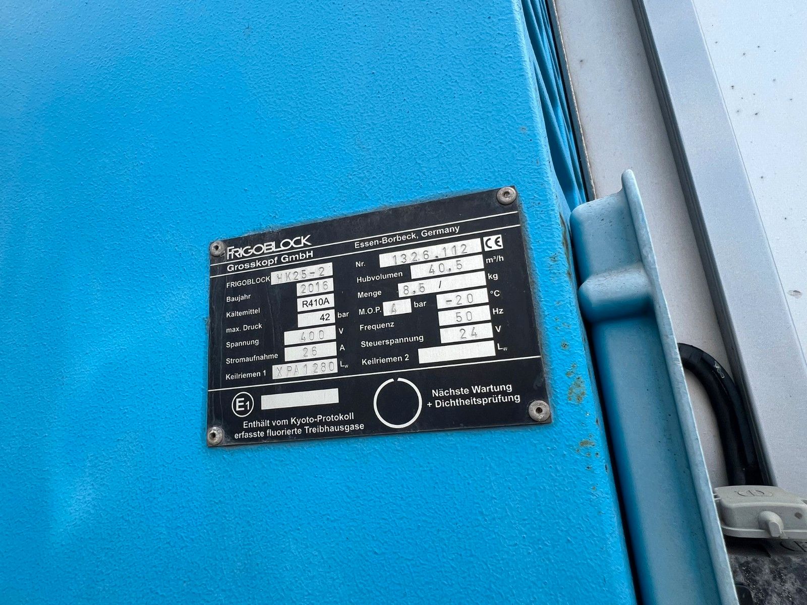 Fahrzeugabbildung Mercedes-Benz Antos 1840 mit Kühlauflieger ROHR