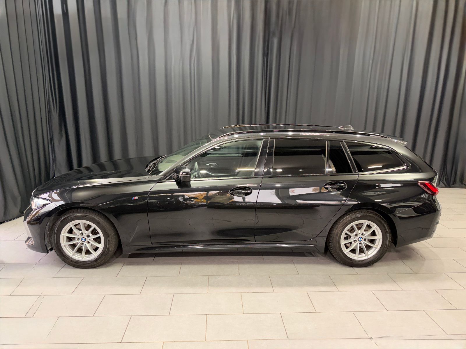 Fahrzeugabbildung BMW 320i Touring M Sport|HIFI|RF-CAM|ACC