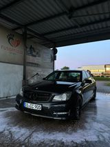 Mercedes-Benz C300 CDI V6 4MATIC AUT AMG LINE PANO H&K ALU TÜV - Mercedes-Benz 300: 4matic