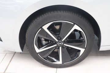 Fotografie des Opel Astra Sports Tourer 1.2 Turbo GS