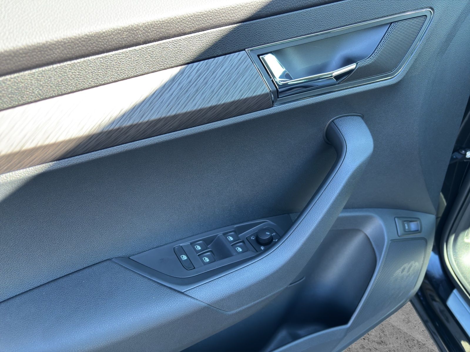 Fahrzeugabbildung SKODA Karoq Balance 1.5 TSI DSG AHZ LED RFK SH ACC Cli