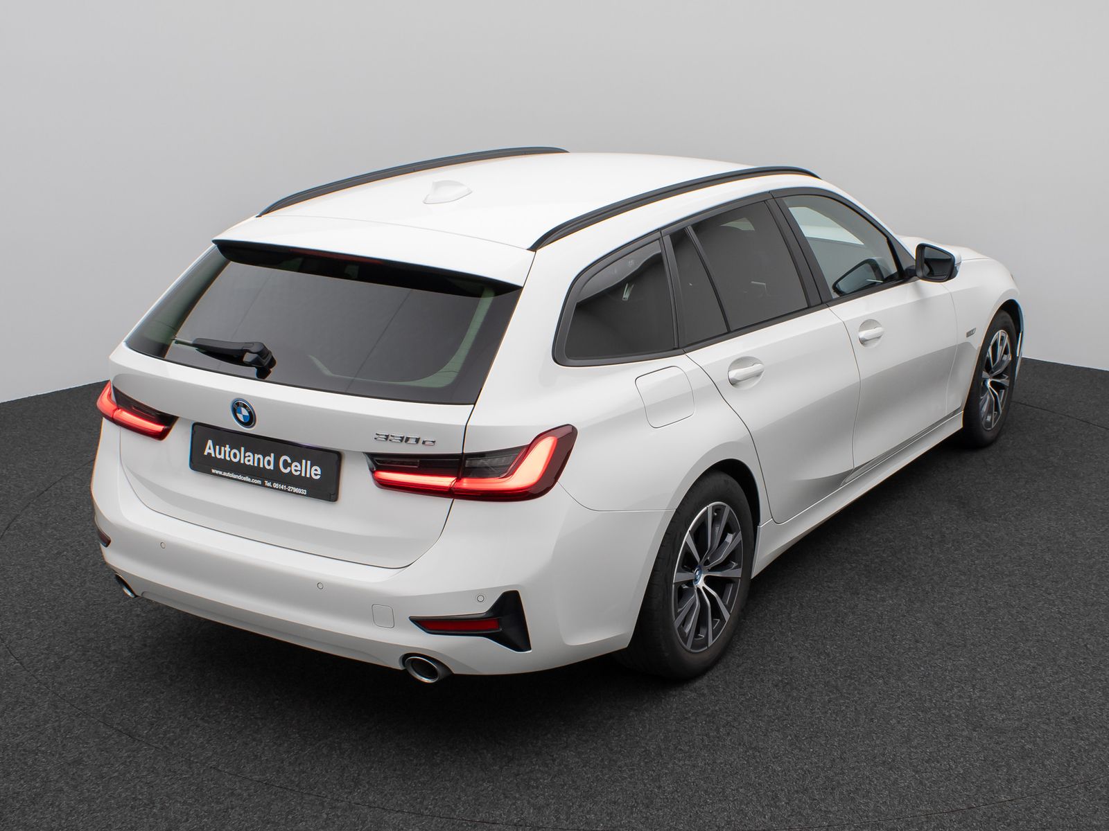 Fahrzeugabbildung BMW 330e DAB CockPitPr Lenkrhz PDC Stop&Go Alarm AHK