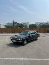 Mercedes-Benz W123 230E  - Mercedes-Benz 230: 230e W123