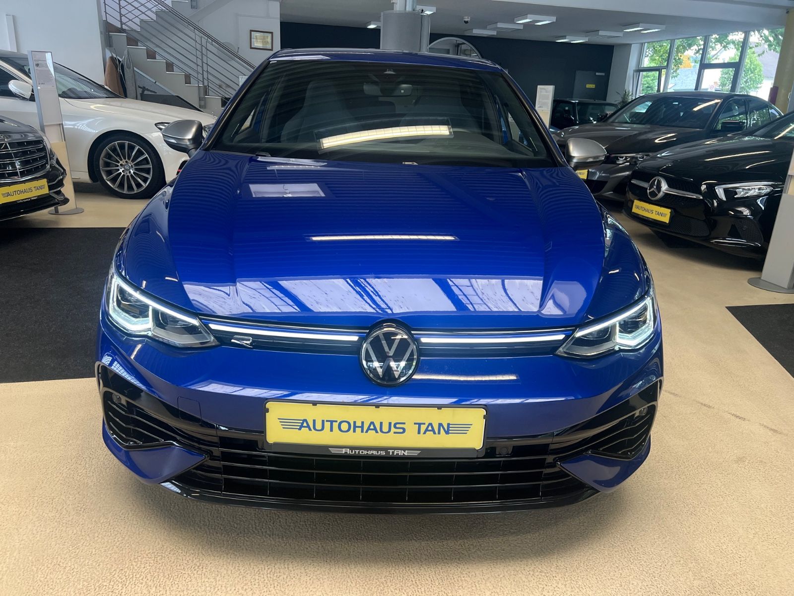 Fahrzeugabbildung Volkswagen Golf VIII Lim. R 4Motion *LAPIZ BLUE*KAMERA*IQ*
