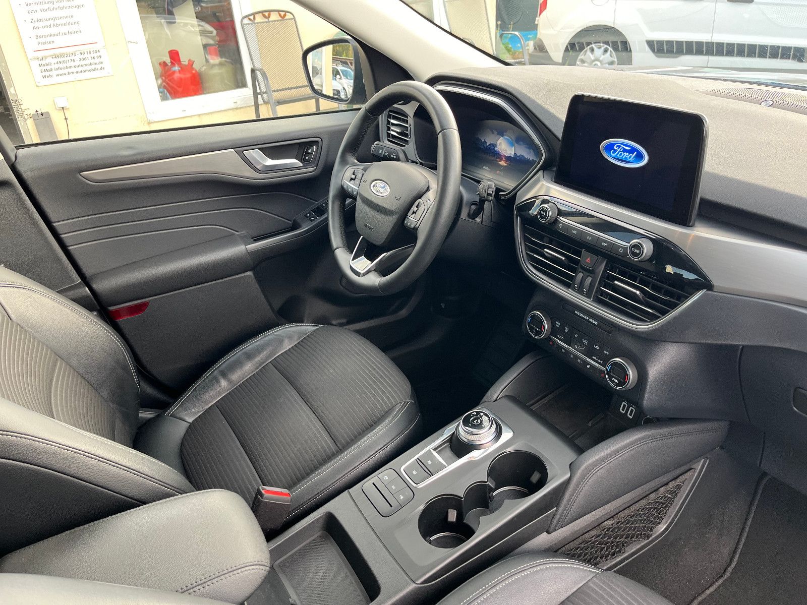 Fahrzeugabbildung Ford Kuga Plug-In Hybrid Titanium X*Navi Teilleder