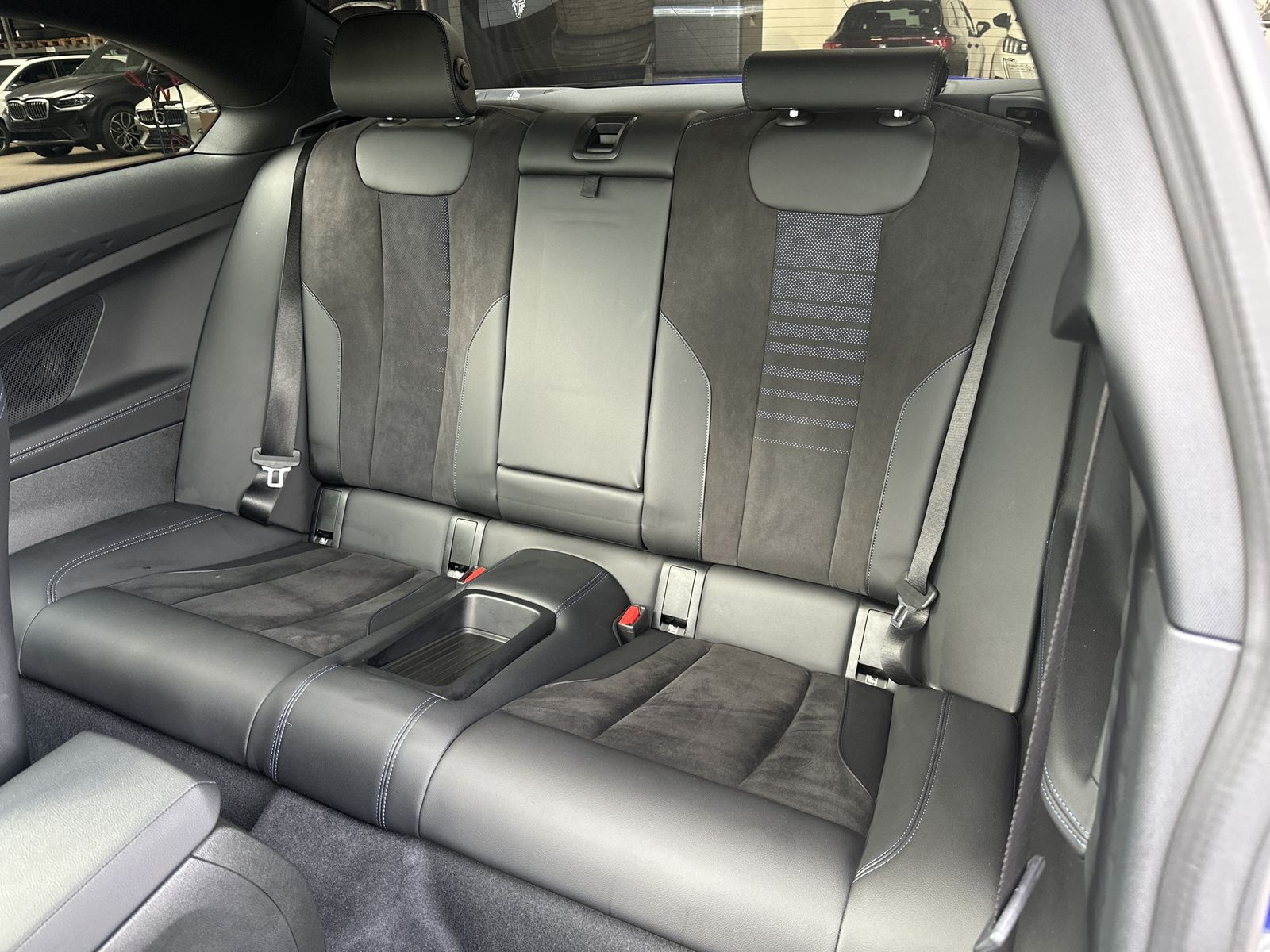 Fahrzeugabbildung BMW 220i Coupé M-Sport NAV+LED+PANO+VCOCK+DA+KAM+2HD