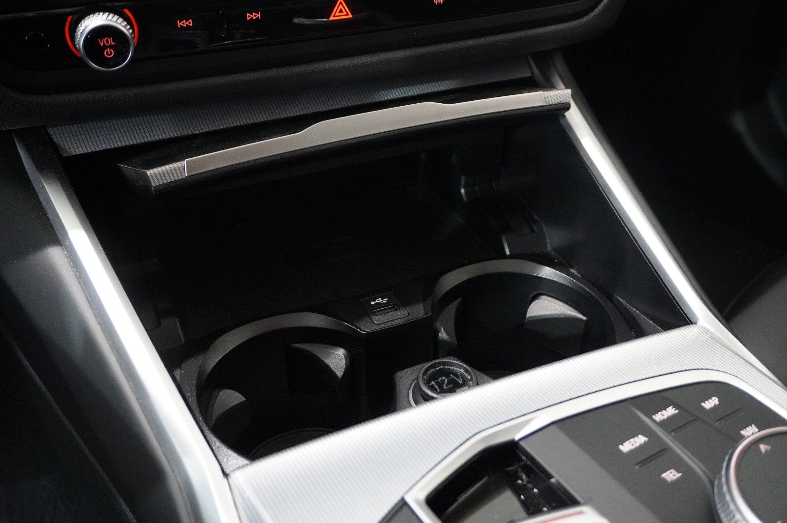 Fahrzeugabbildung BMW i4 Gran Coupe 35 eDrive 70KWH NAVI/KAMERA/SPORT