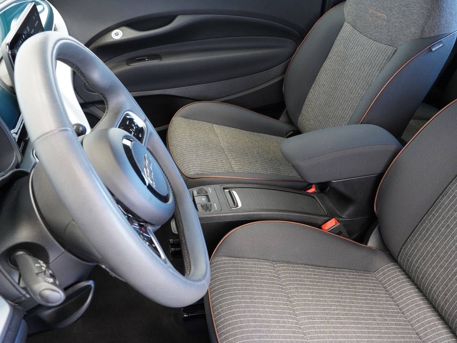 Fahrzeugabbildung Fiat 500e Icon 87KW/42kWh/DC-LADEN/CARPLAY/DAB/SOH