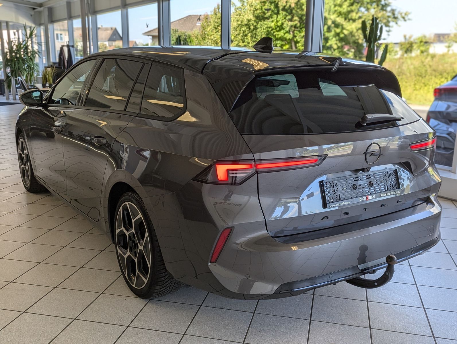 OPEL Astra 1.2 Ultimate Leder-Nappa Sitzlüft AHK Pano - Image 5