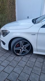 Mercedes-Benz CLA 250 DCT 4MATIC AMG Line AMG Line - Mercedes-Benz CLA-Klasse in München