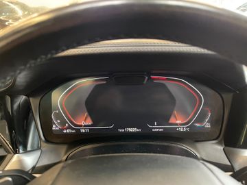 BMW 320 Touring  d xDrive Luxury Line *HUD*PANO*ACC*