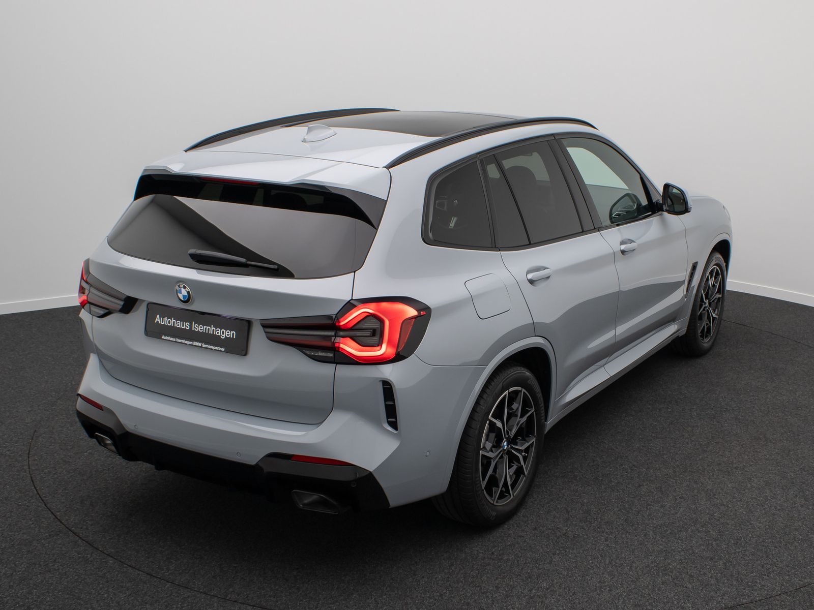 Fahrzeugabbildung BMW X3 xD30i M Sport Panorama Laser Kamera HUD HiFi