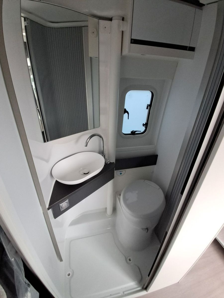 Fahrzeugabbildung Adria Twin Supreme 600 SBX Markise,AHK,Navi,RK