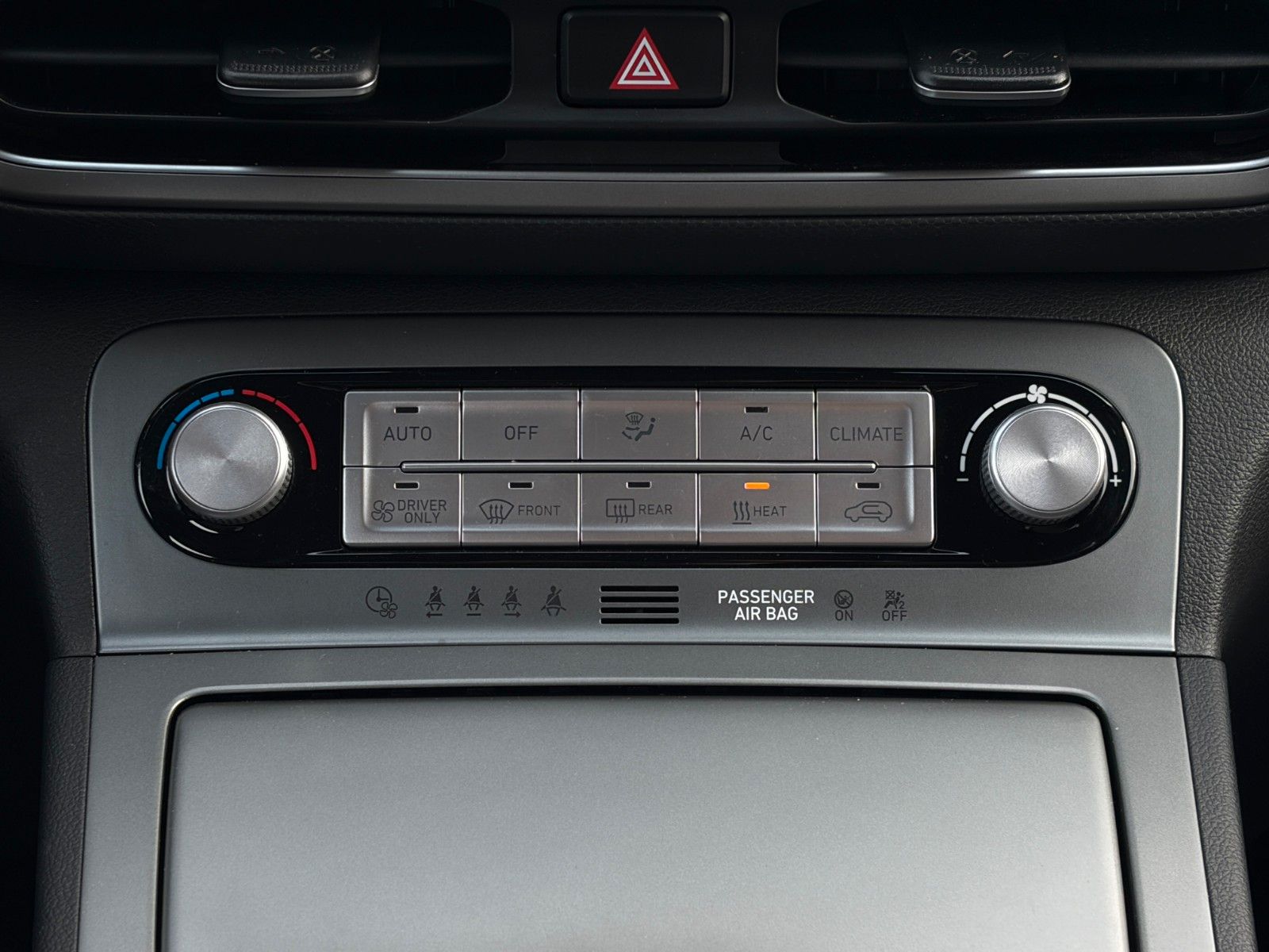 Fahrzeugabbildung Hyundai Kona Elektro Select 2WD CarPlay SHZ LHZ ACC