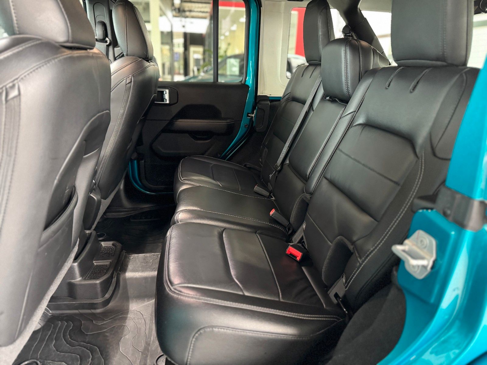 Fahrzeugabbildung Jeep Wrangler 2.2 CRDi Sahara Overland "SkyOne AHK"