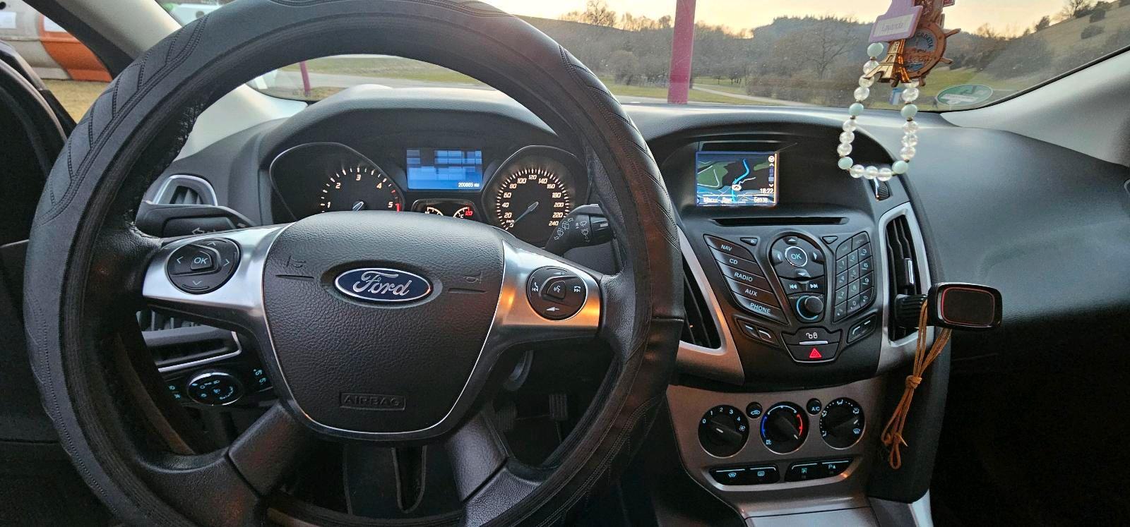 Ford Focus 2014 — photo 8