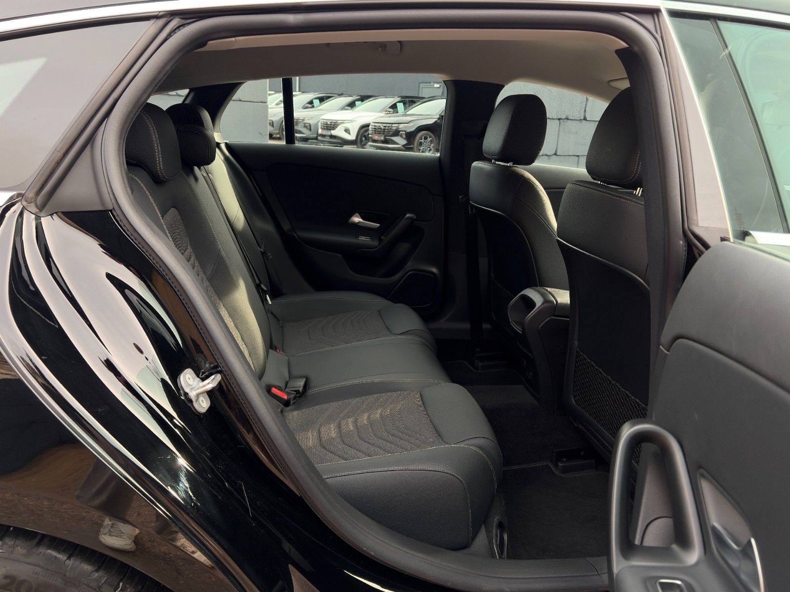 Fahrzeugabbildung Mercedes-Benz CLA 180 SB SHZ LKA TEMP MBUX Navi Wifi CarPlay