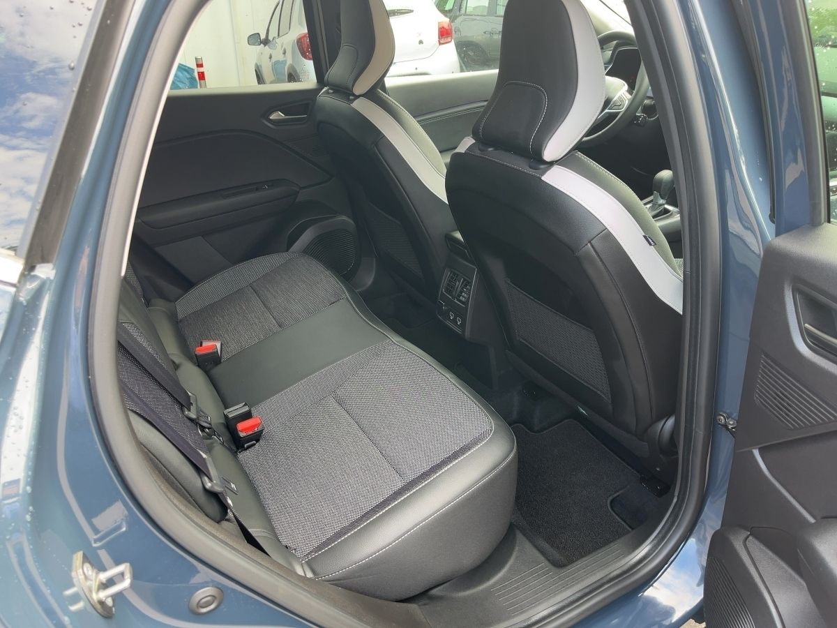 Fahrzeugabbildung Renault Captur TECHNO Plug-in 160 SHZ GJR 9,3"Toch