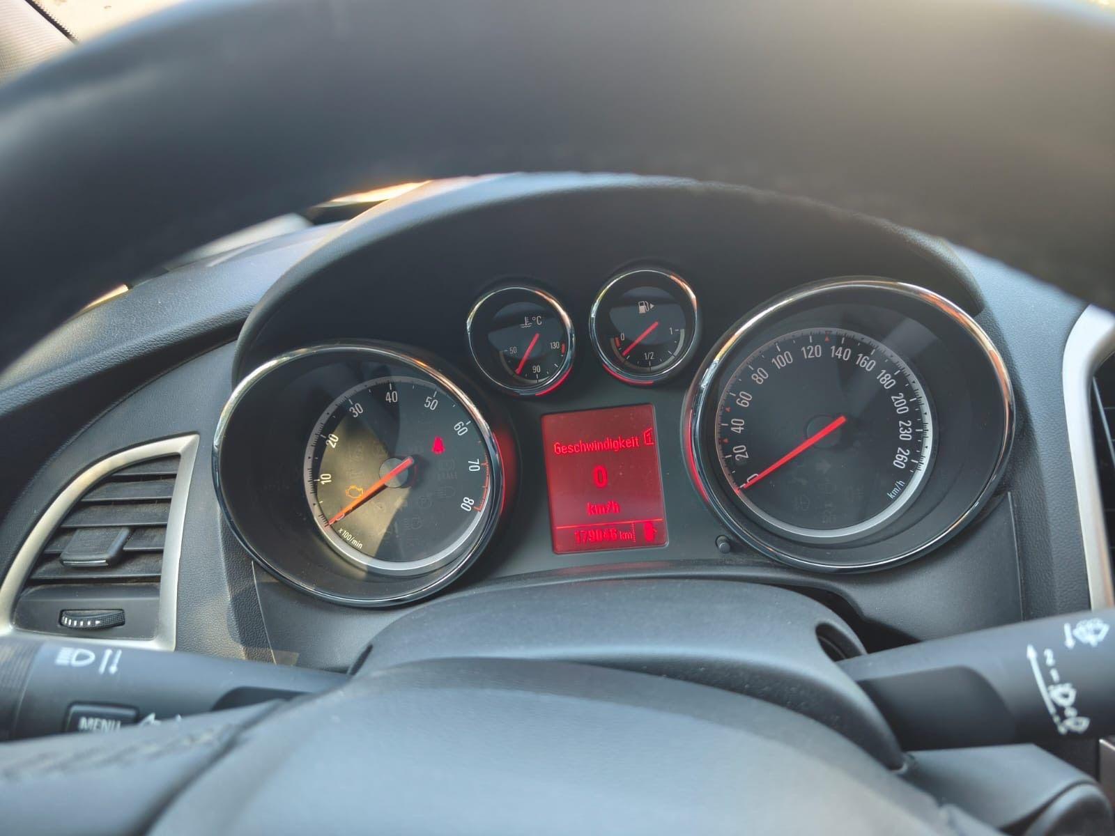 Opel Astra 2011 — photo 5
