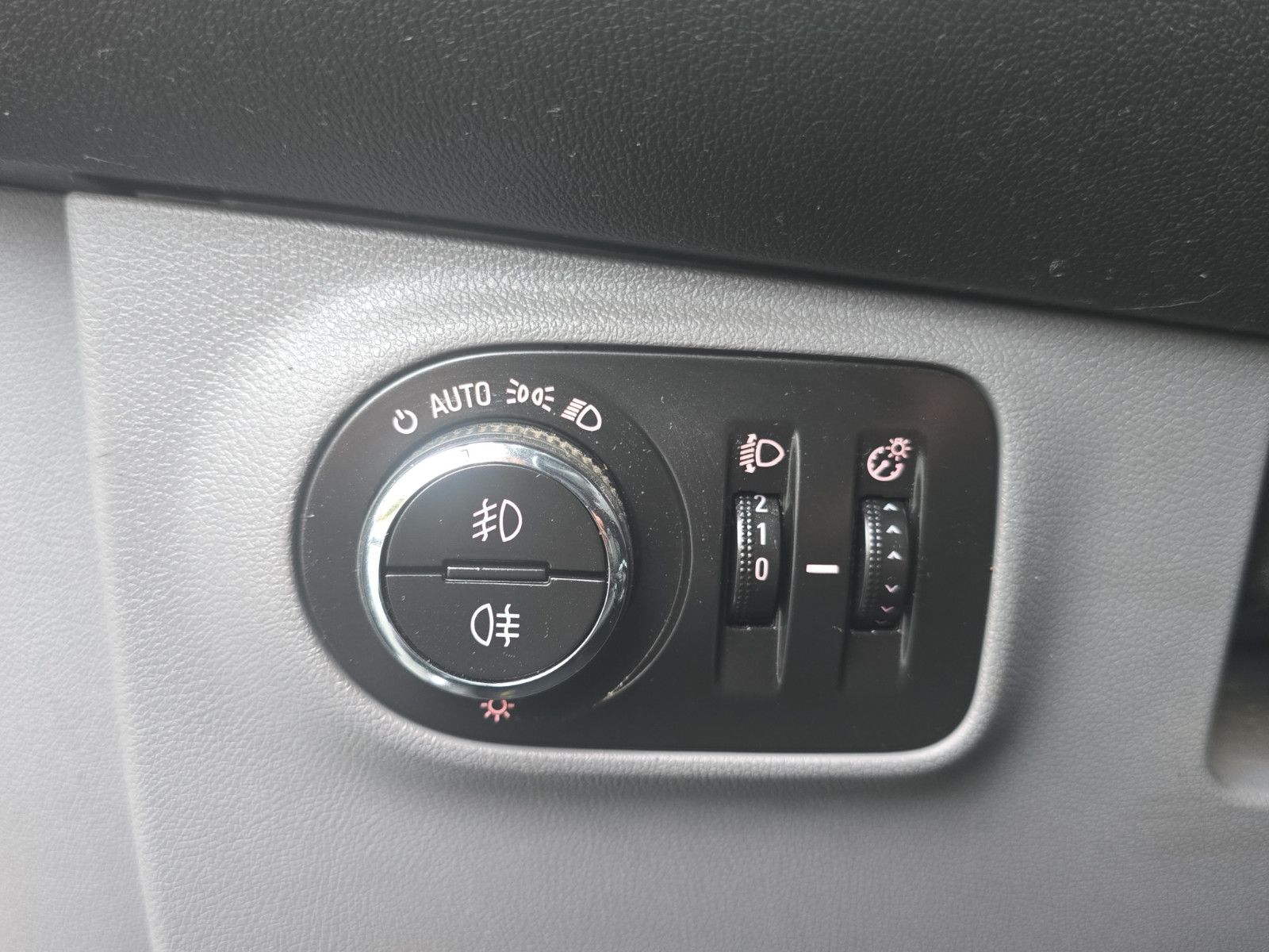 Fahrzeugabbildung Opel Corsa E Innovation ecoFlex TEMPOMAT SHZ LHZ