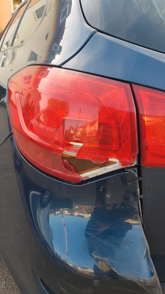Opel Astra 2011 — photo 10