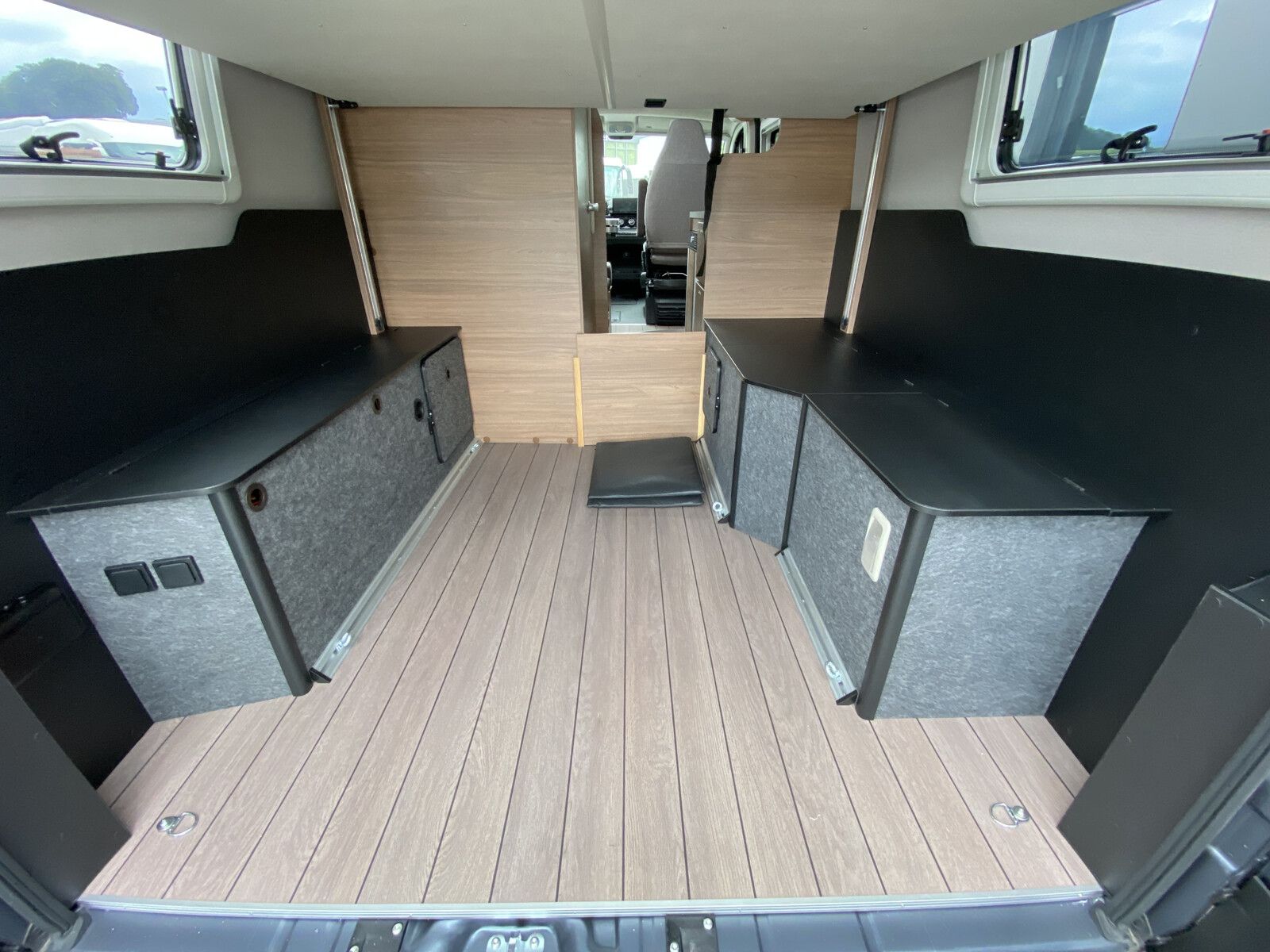 Fahrzeugabbildung Knaus BoxLife 600 ME Heckhubbett, Lithium, Easy Space
