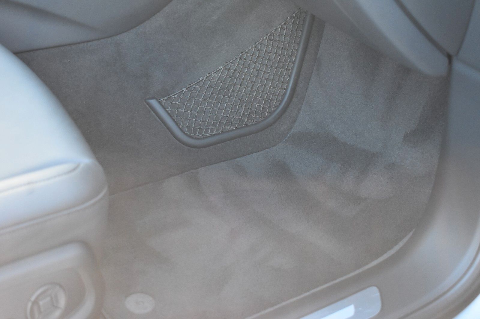 Fahrzeugabbildung Audi A8 55 TFSI quattro Matrix Softc. Standh.1.Hand