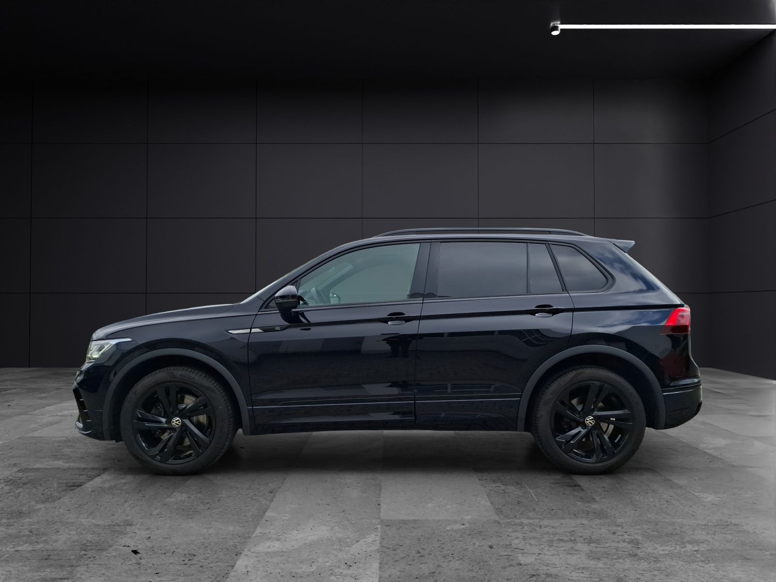 Fahrzeugabbildung Volkswagen Tiguan TDI R-Line DSG 4M Matrix AHK Navi AID ACC
